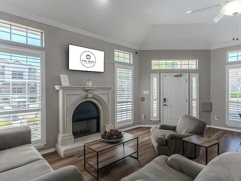 The Oaks of Arlington-Leasing Office