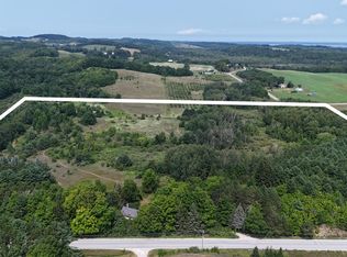 10611 E Omena Rd, Northport, MI 49670