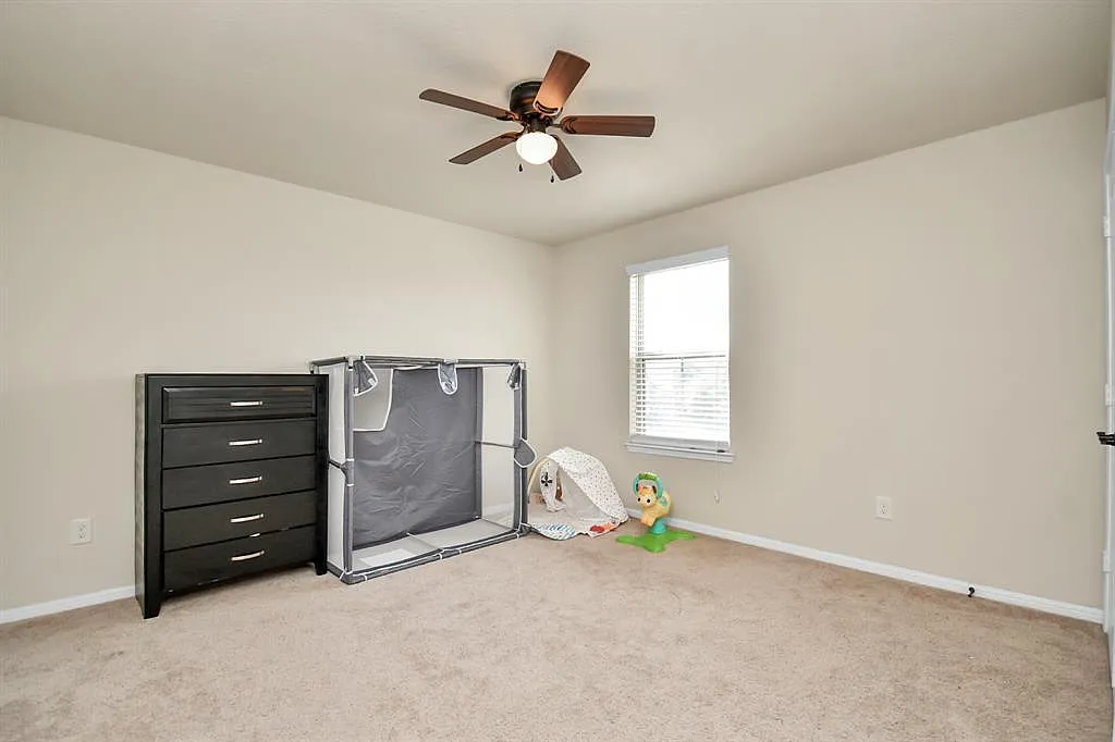 4 bed, 2.5 bath, 2546 sqft, $2,800 — Photo 2