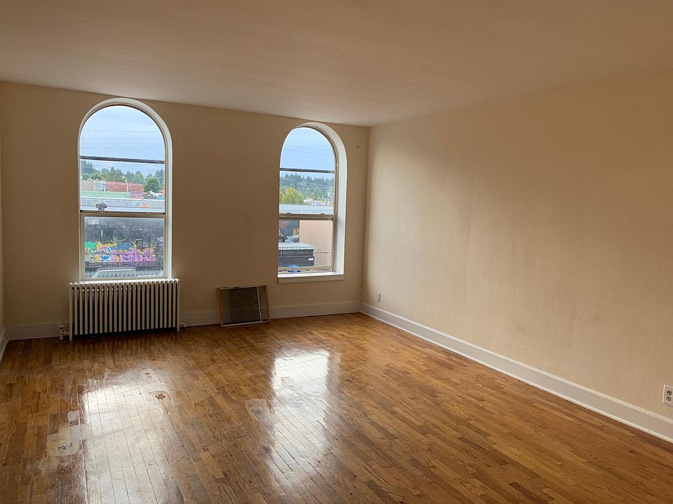 1st image of 502 4th Ave E