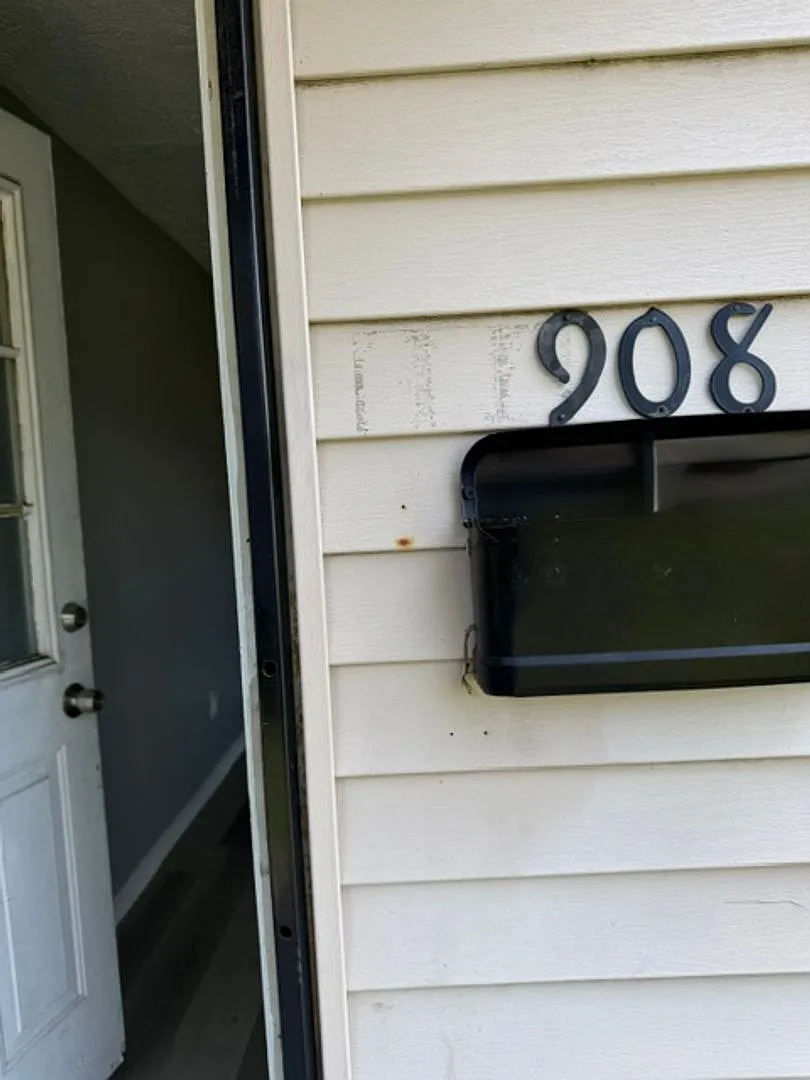 908 N Central Dr — Photo 1