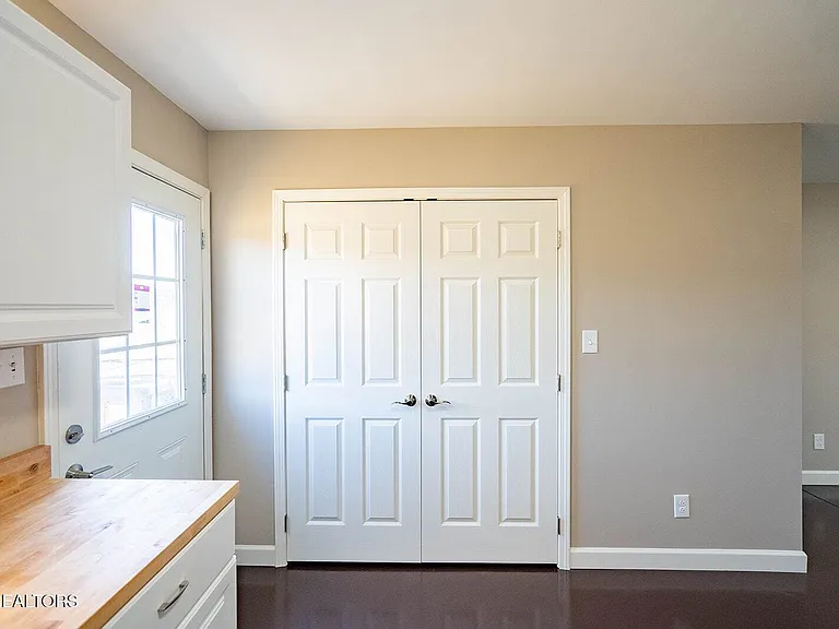 106 E Maire Ave — Photo 11