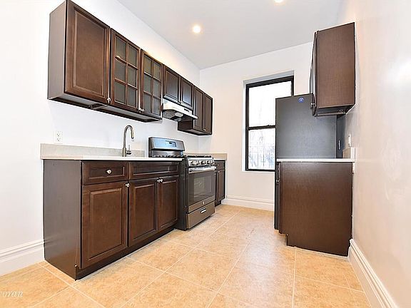 2nd image of 2206 38th St APT 2I
