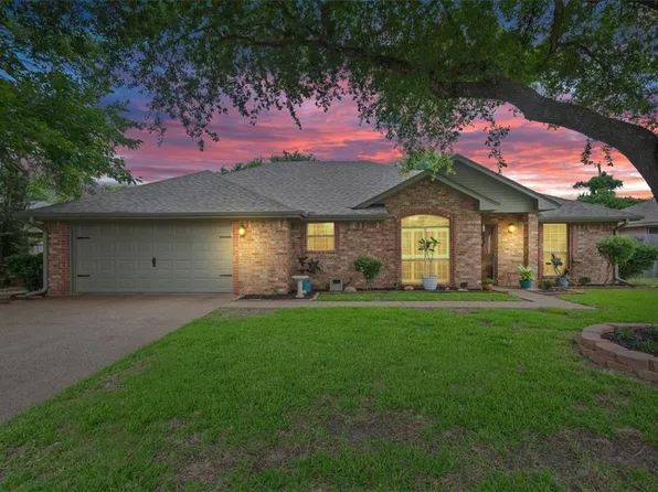 336 April Ln, Hewitt, TX 76643