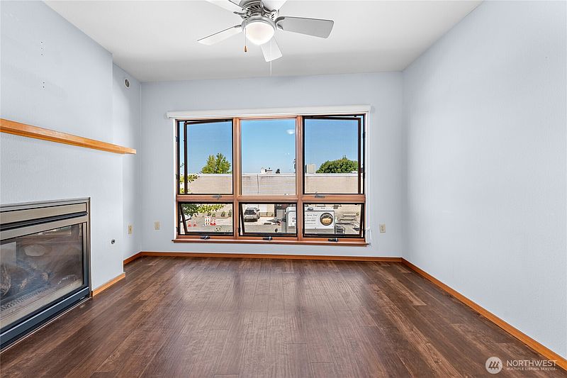5th image of 210 W Pioneer #210