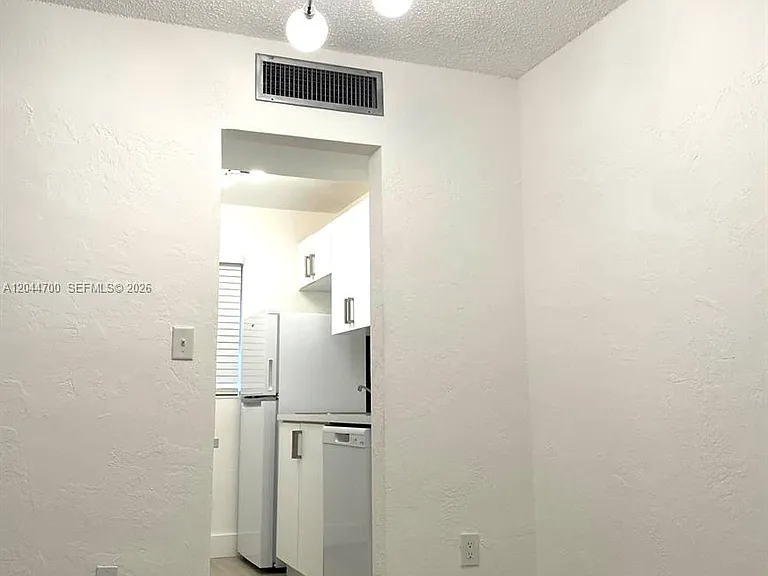 10901 N Kendall Dr #210 — Photo 4
