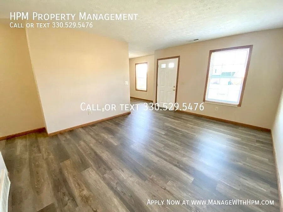 3 bed, 1.0 bath, 923 sqft, $1,250 — Photo 2