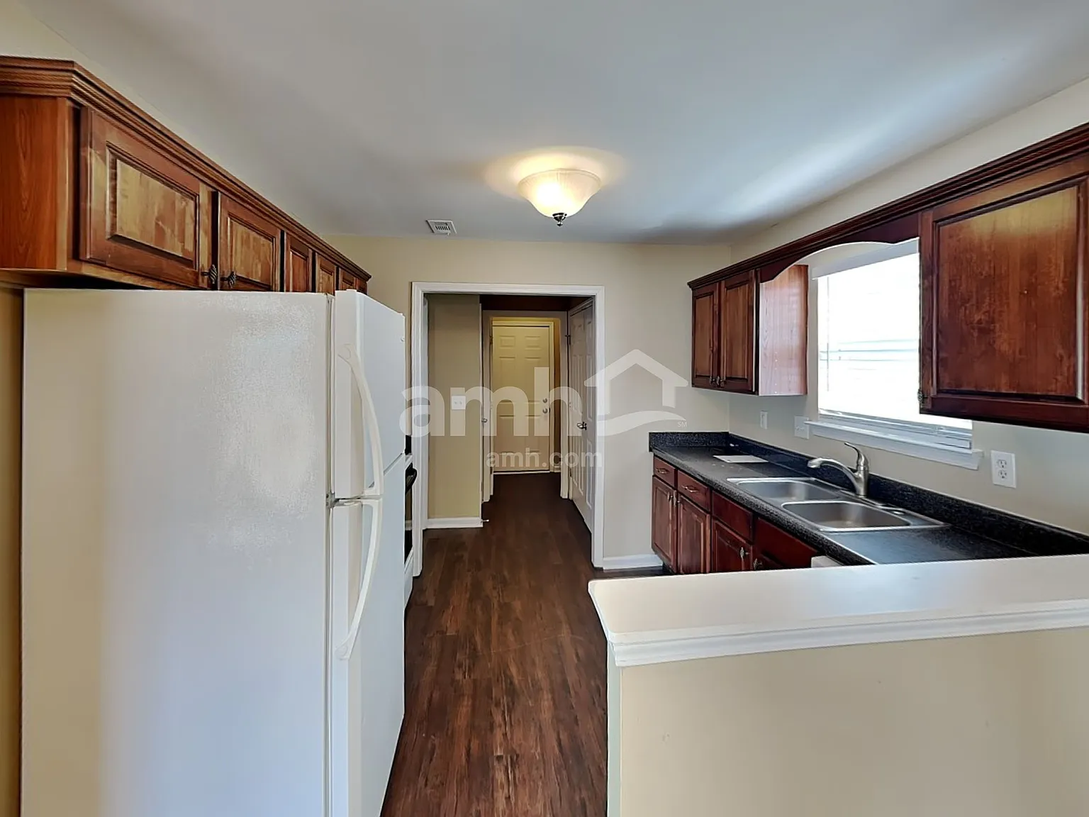 3 bed, 2.0 bath, 1862 sqft, $2,290 — Photo 3