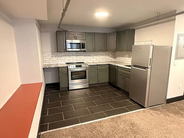26 Washington Ave — Photo 3