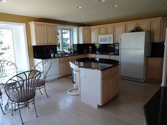 5th image of 47855 Forest Ct #11
