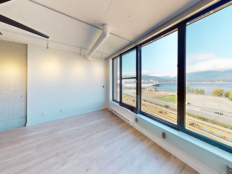 33 Water St — Photo 23