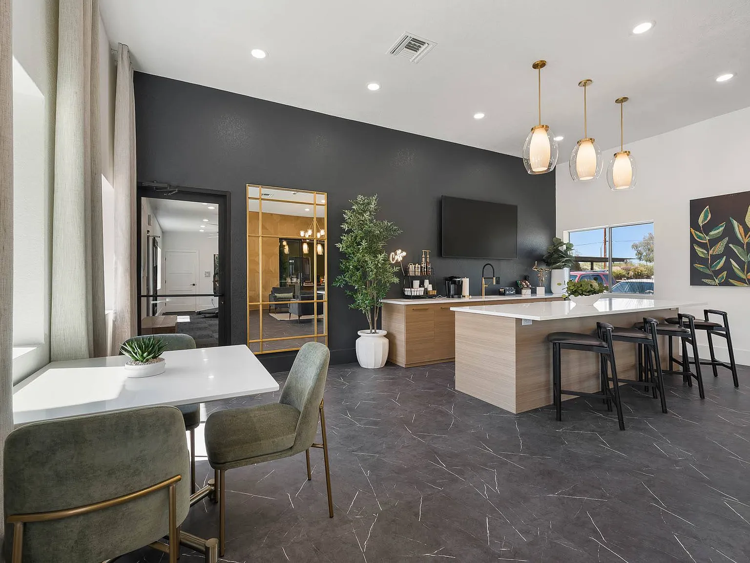 Mica Apartments — Photo 1