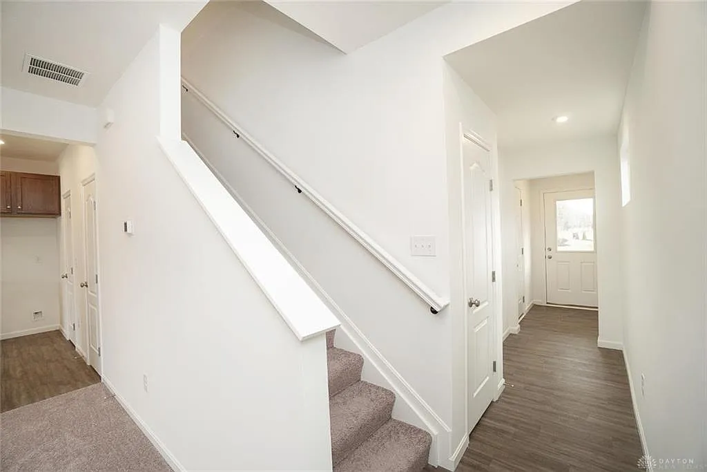 3 bed, 2.5 bath, 1676 sqft, $2,399 — Photo 3