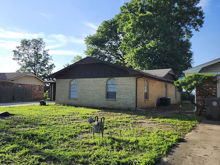 3002 Haddock Dr — Photo 2