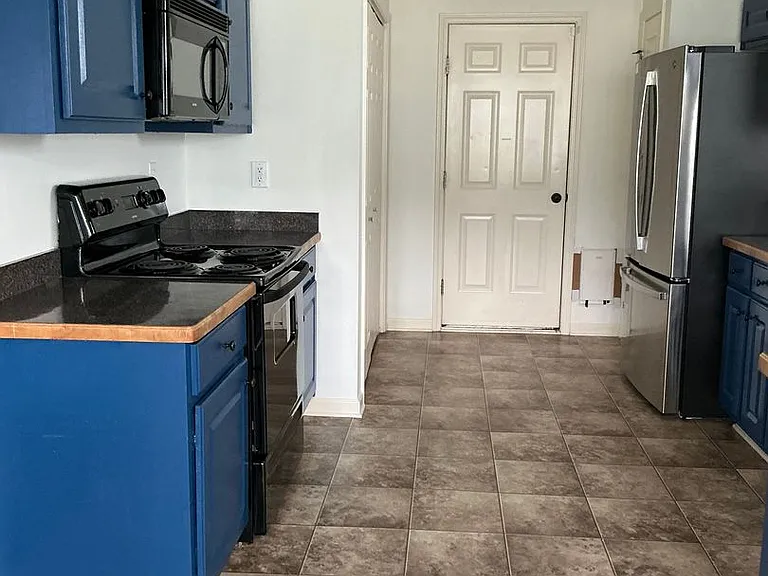 220 Jeremy Dr — Photo 9