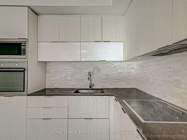 318 Richmond St W #1207 — Photo 10