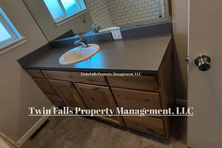 256 Crestview Dr — Photo 14