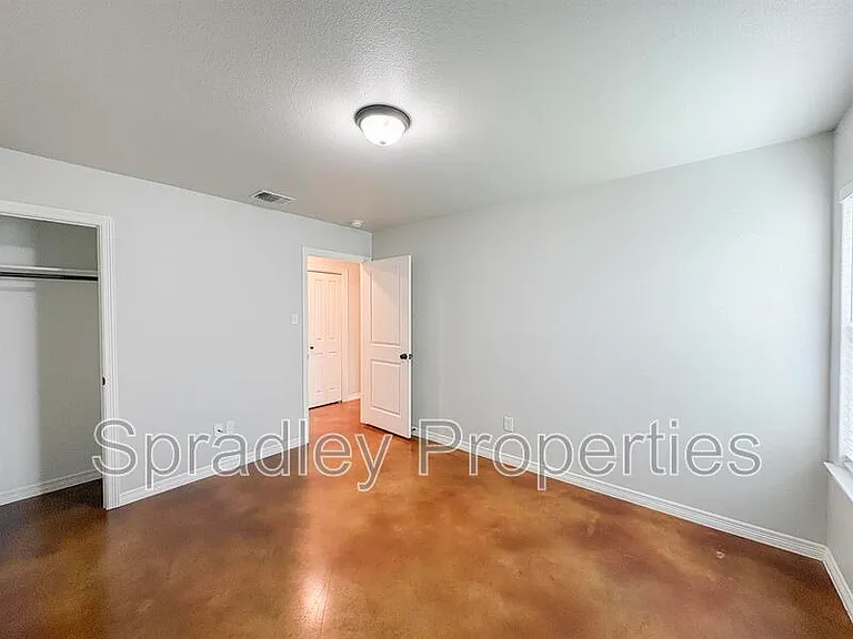 206 Juniper Dr #B — Photo 8