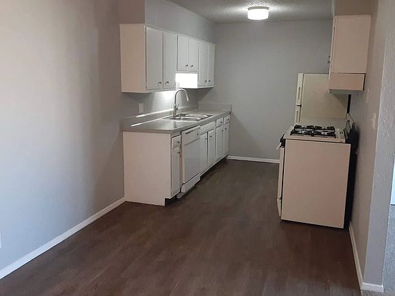 4th image of 919 S Mission St #27