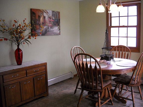 3rd image of 9 W Warwick Ave