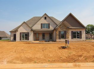 59 Ravenwood Dr, Jackson, TN 38305