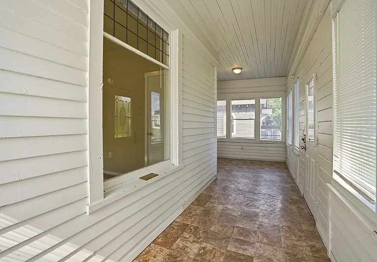 1011 E Augusta Ave — Photo 2