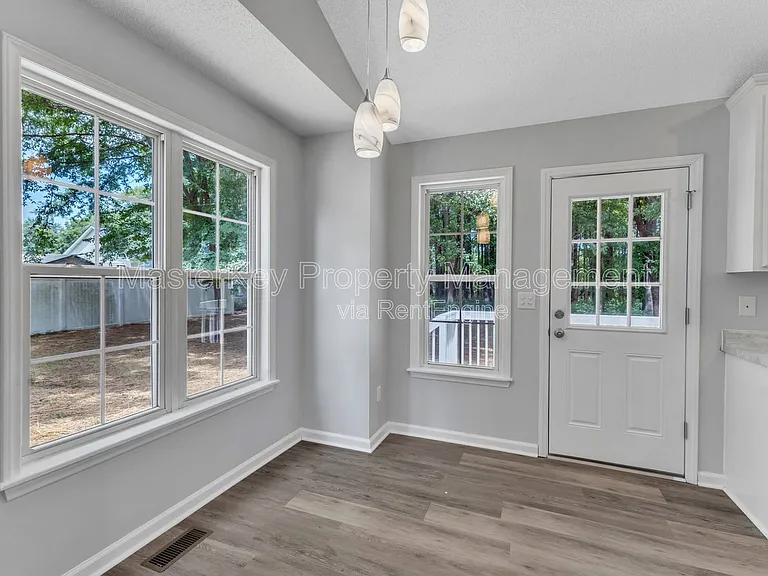 715 Proctor St — Photo 5