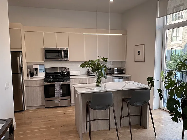 4406 N Clark St #2 — Photo 2