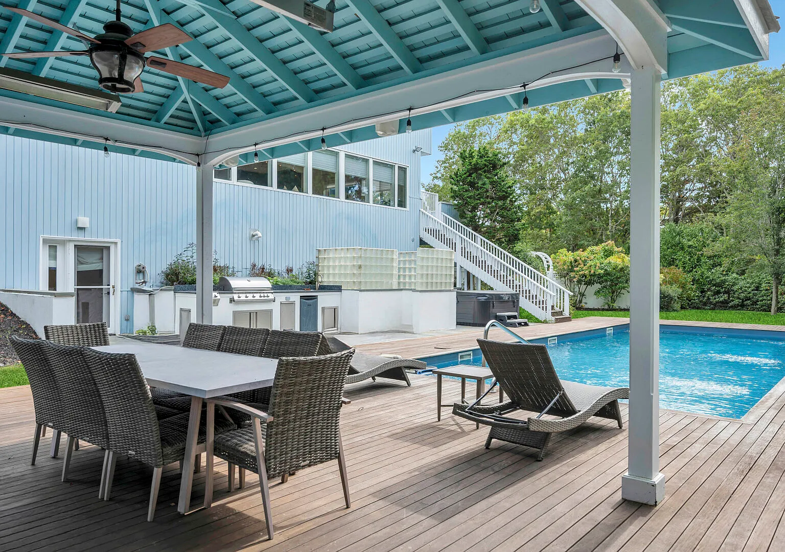Beautiful Contemporary Water Mill Home with Private Pool and spa — Photo 4