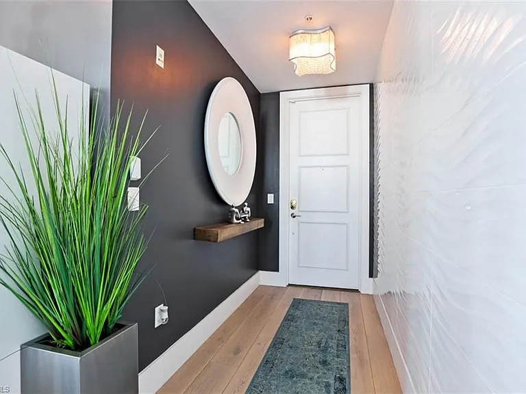 900 5th Ave S #303 — Photo 2