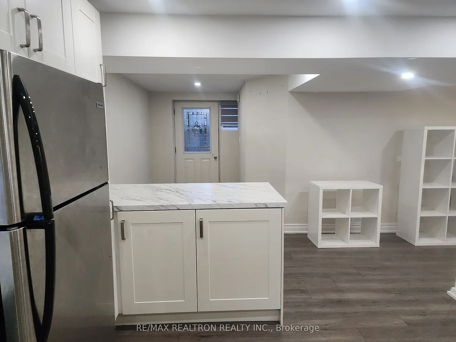 4 bed, $1,800 — Photo 2