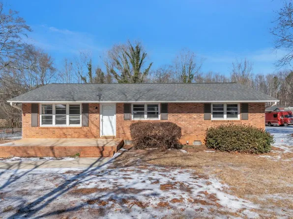 136 Crestview Dr, Cowpens, SC 29330