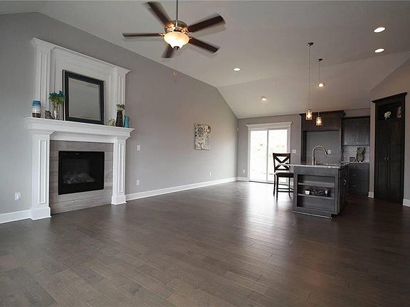 4th image of 6809 Larson Ave