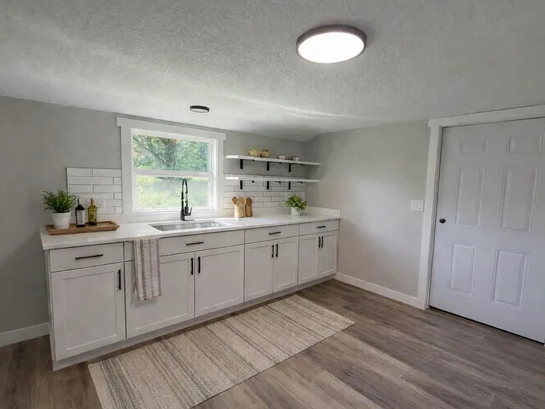 2806 SE 5th St #2 — Photo 2