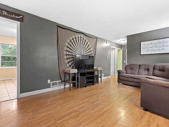 4th image of 1272 Huntly Dr