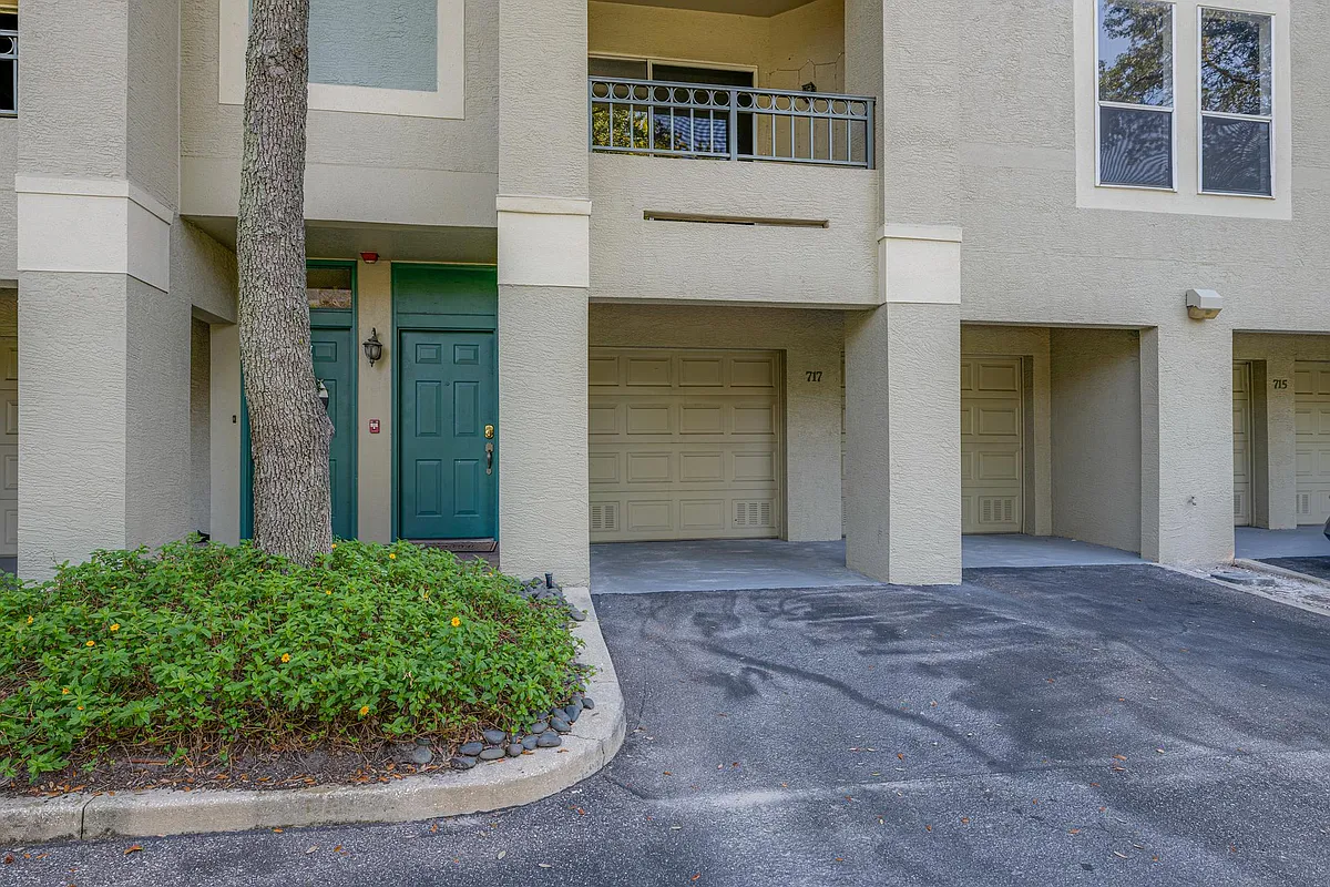 Building Photo - 717 Mainsail Dr