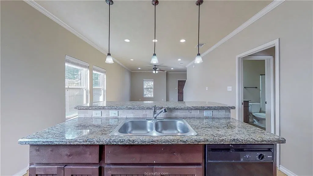 4 bed, 1779 sqft, $2,800 — Photo 3