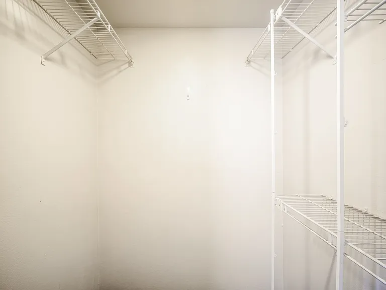 Greenwich Manor Apartments — Photo 39