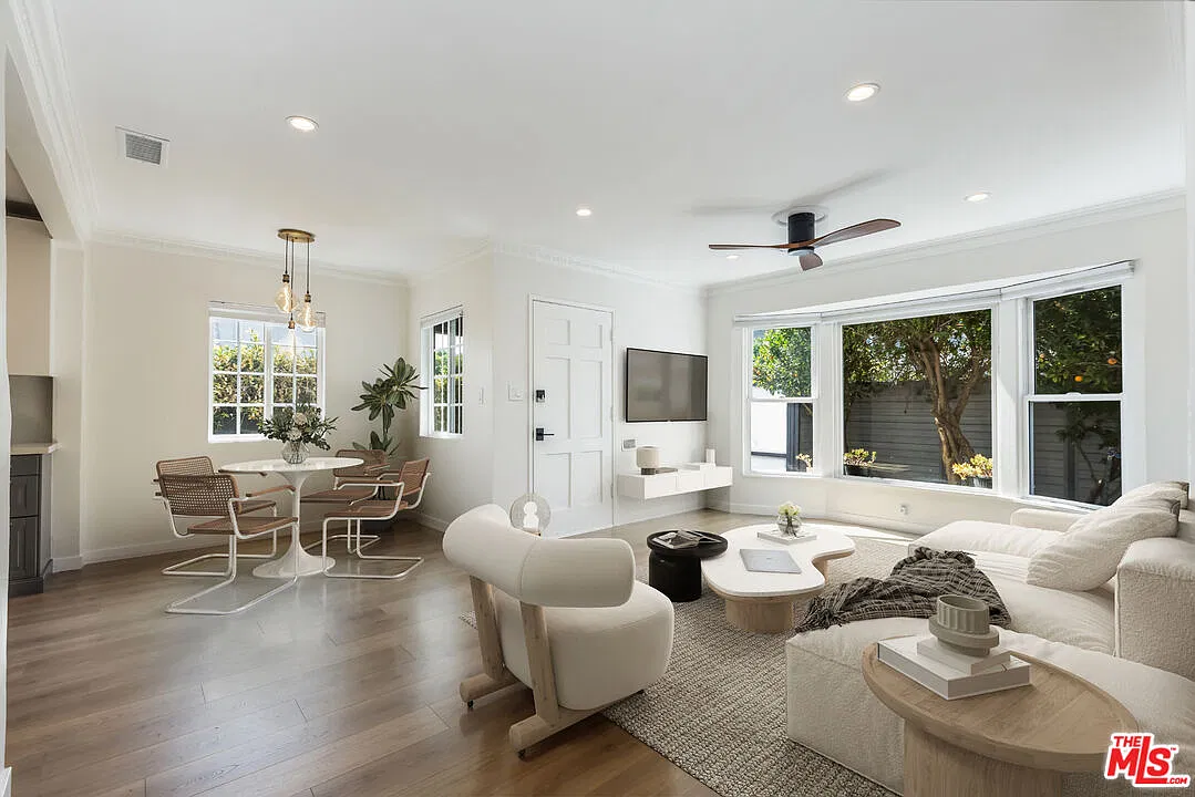 3 bed, 2.0 bath, 916 sqft, $3,950 — Photo 1