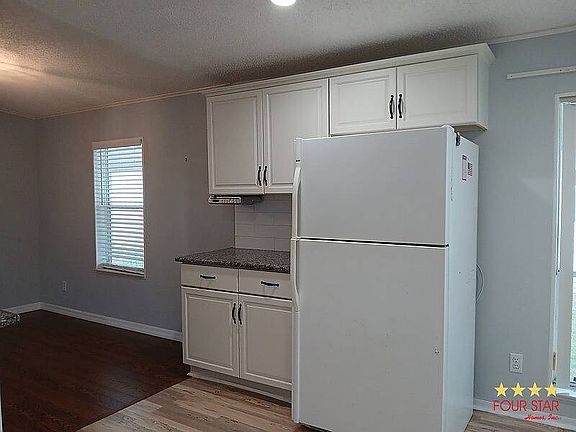 5th image of 304 Kingslake Dr