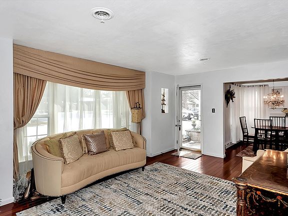 5th image of 2561 Golfview St