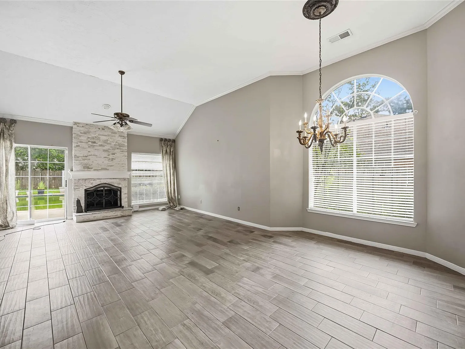 4 bed, 2.5 bath, 2186 sqft, $2,450 — Photo 4