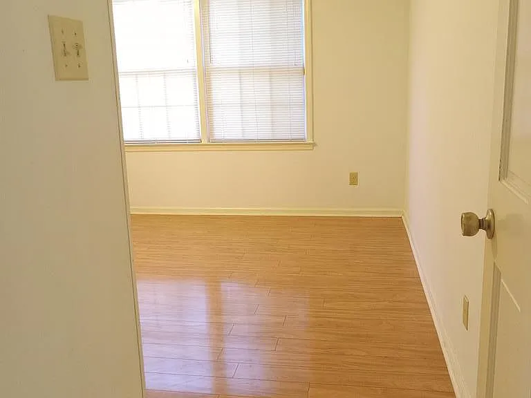 2243 Oakgrove Cir — Photo 34