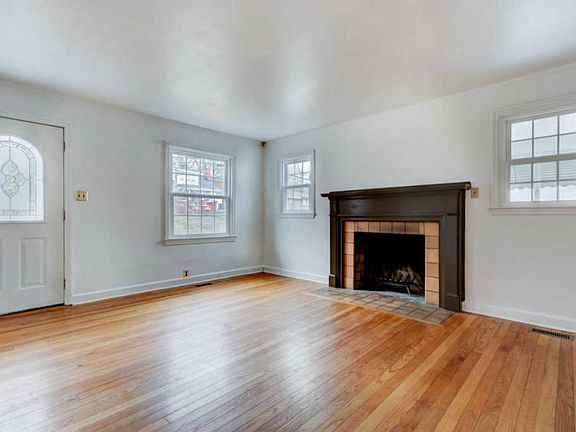 5th image of 3500 Garden Dr