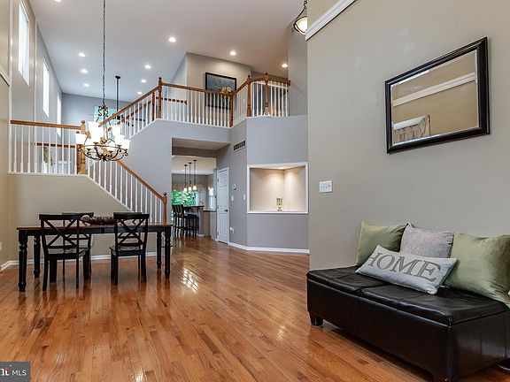 5th image of 106 Sarah Cir