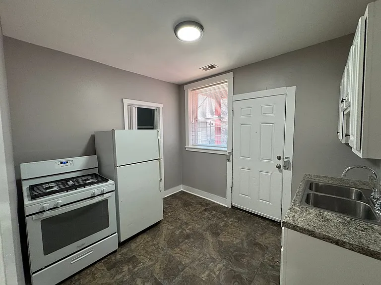 1615 W 78th St #1 — Photo 10