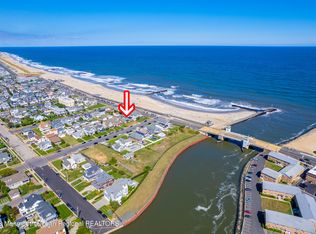4 Washington Ave APT 1, Avon By The Sea, NJ 07717