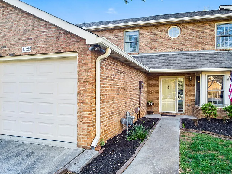 10425 Ravenbrook Ln — Photo 39