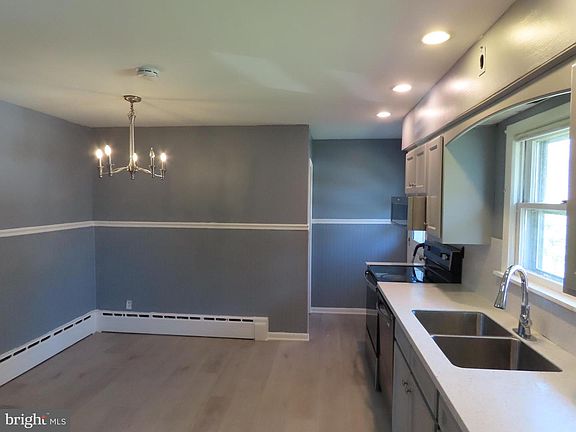 3rd image of 546 Clymer Ave