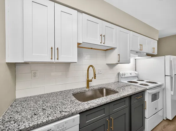 St. James of Eden Park-Newly Renovated Studios, 1BR, 2BR in East Walnut Hills!